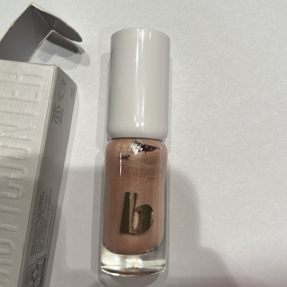NWT Beauty Counter Lid Glow Cream Shadow Ombré Cream color - Luster like